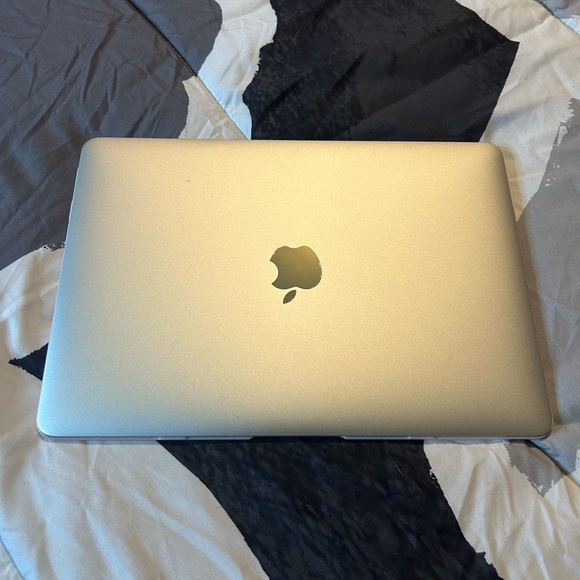MacBook 2015 - Picture 2 of 4